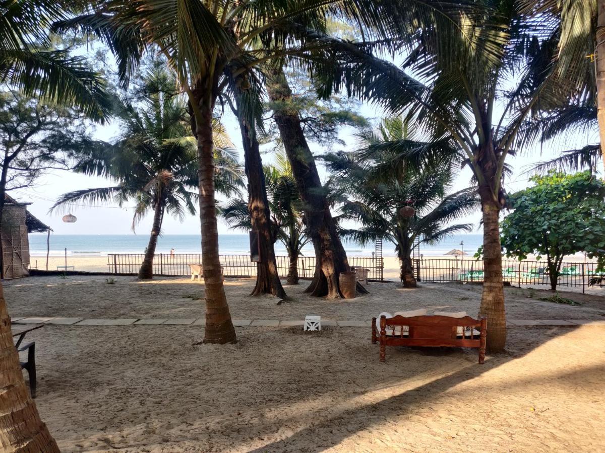 Silent Beach Resort Mandrem Luaran gambar