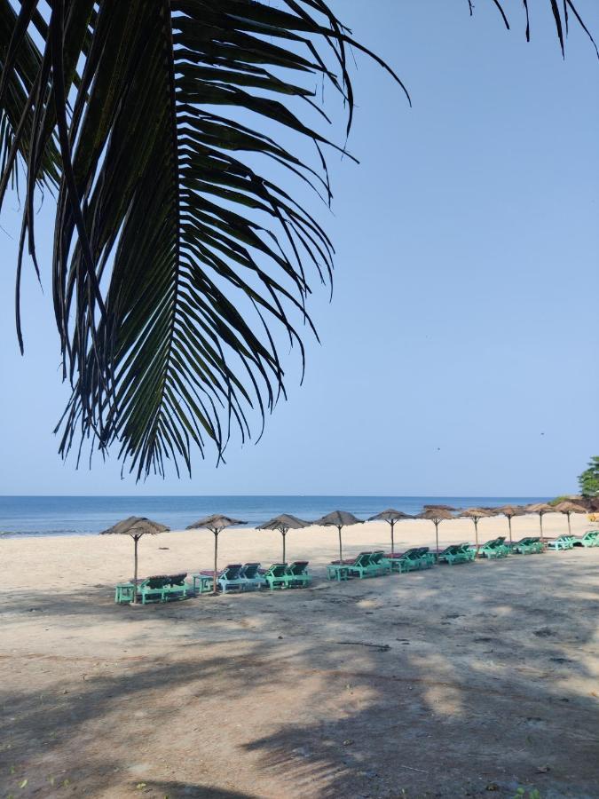 Silent Beach Resort Mandrem Luaran gambar