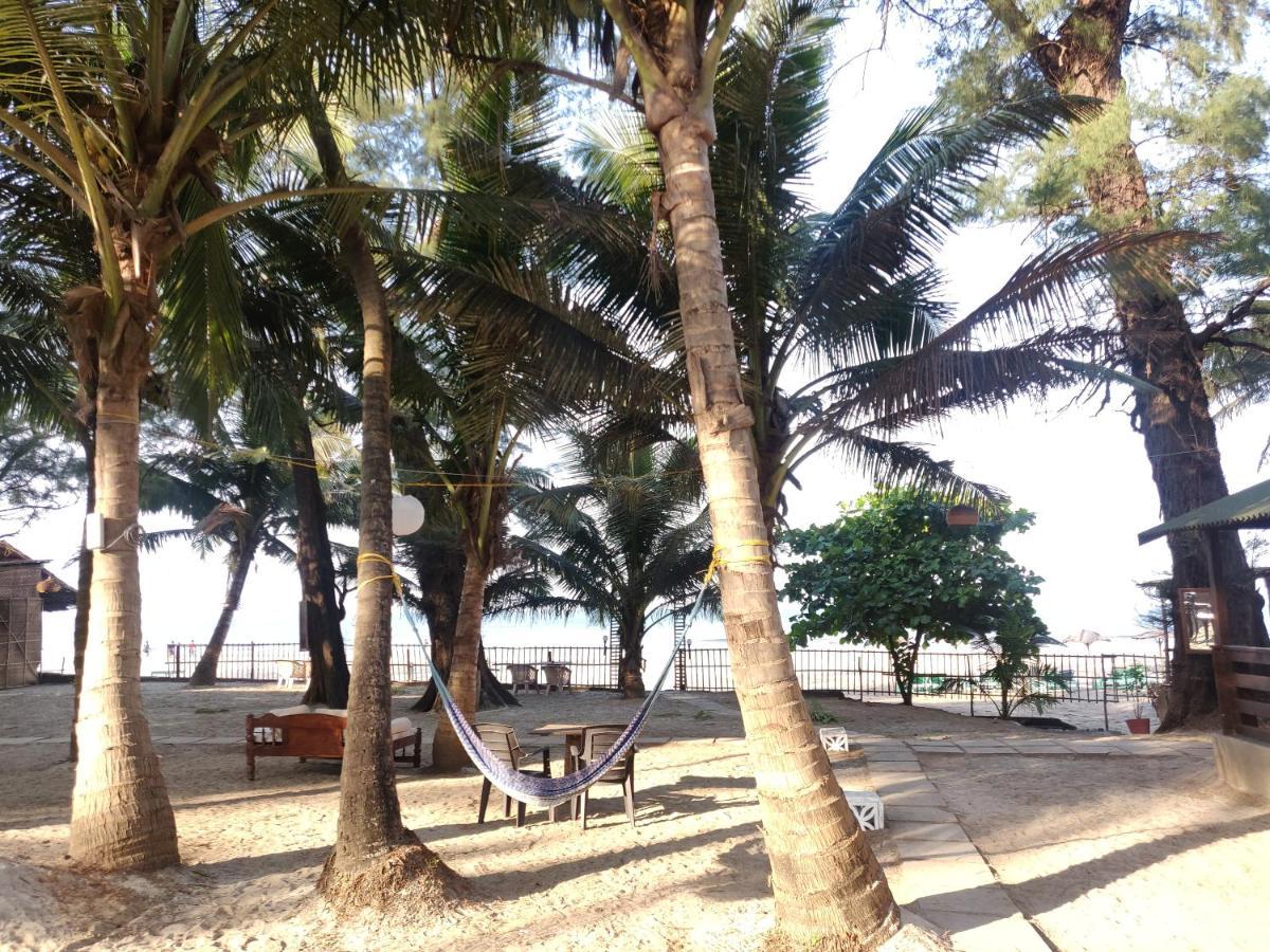 Silent Beach Resort Mandrem Luaran gambar