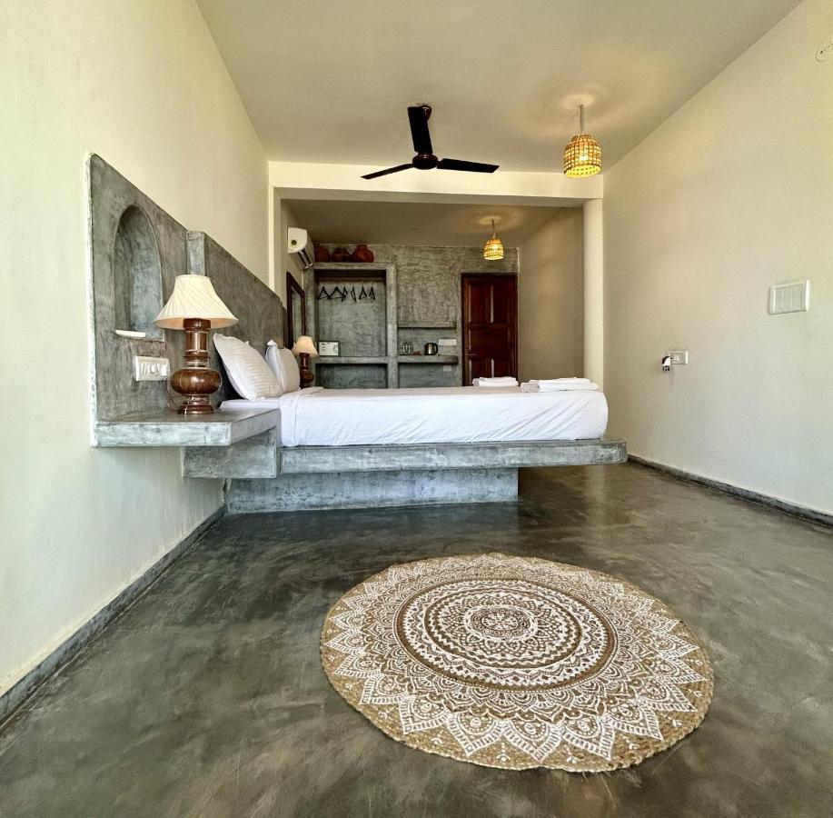 Silent Beach Resort Mandrem Luaran gambar
