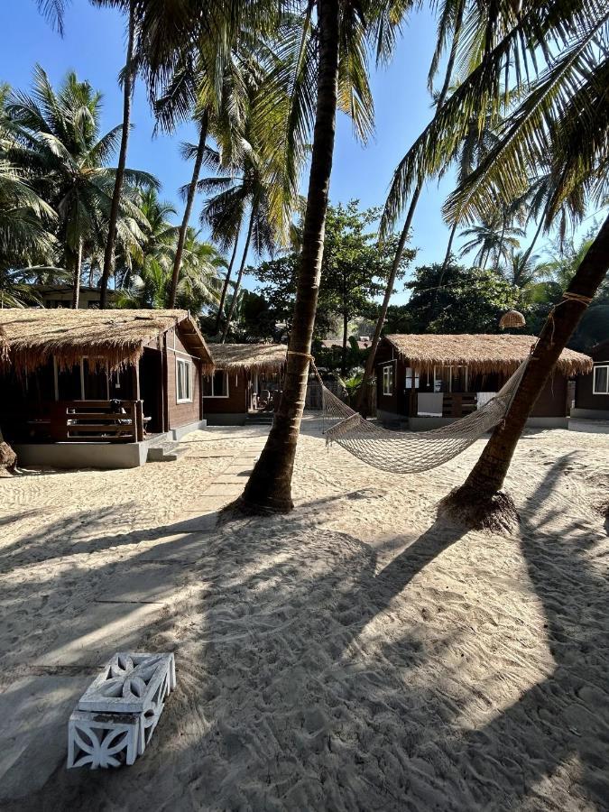 Silent Beach Resort Mandrem Luaran gambar