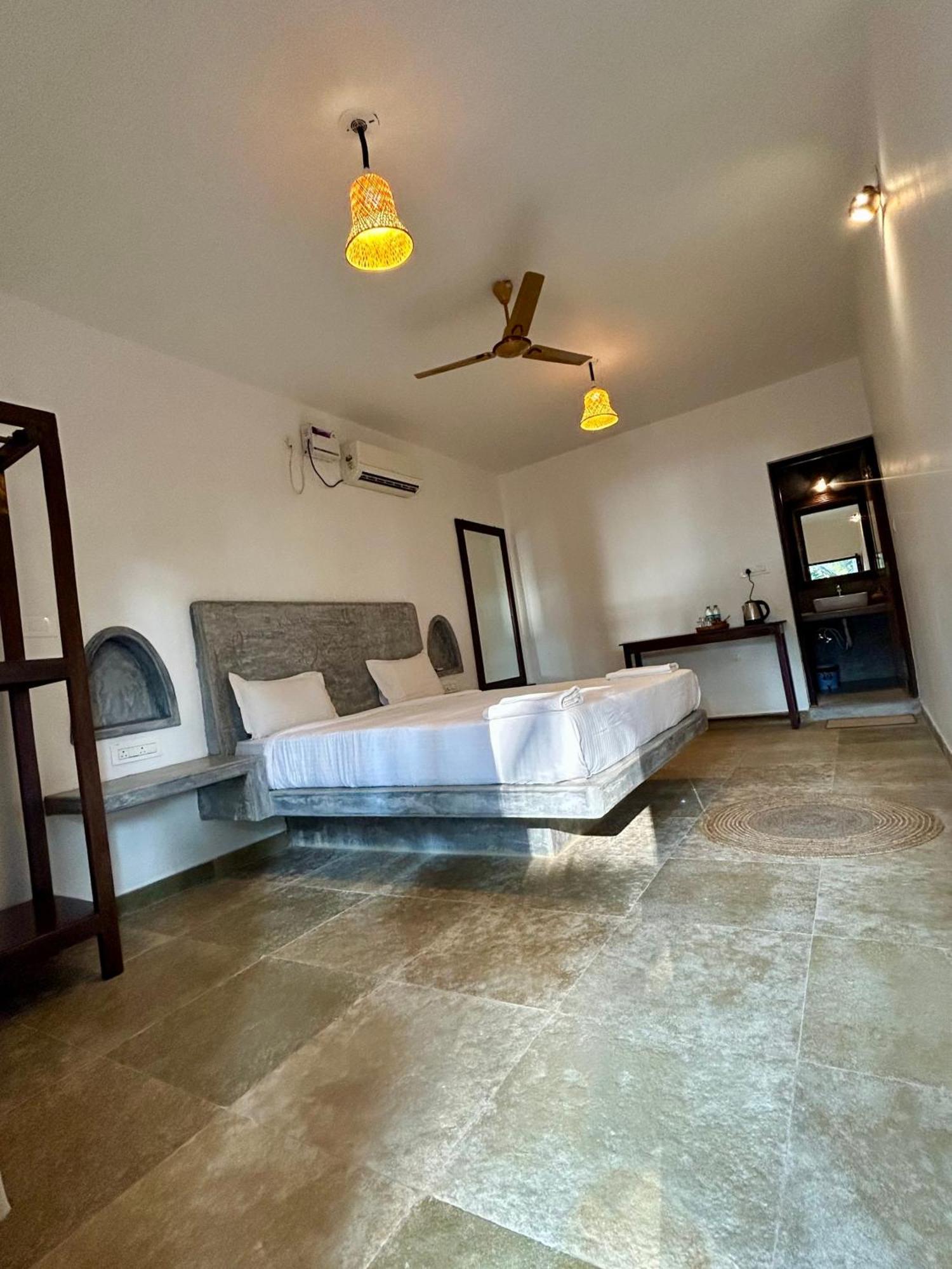 Silent Beach Resort Mandrem Luaran gambar