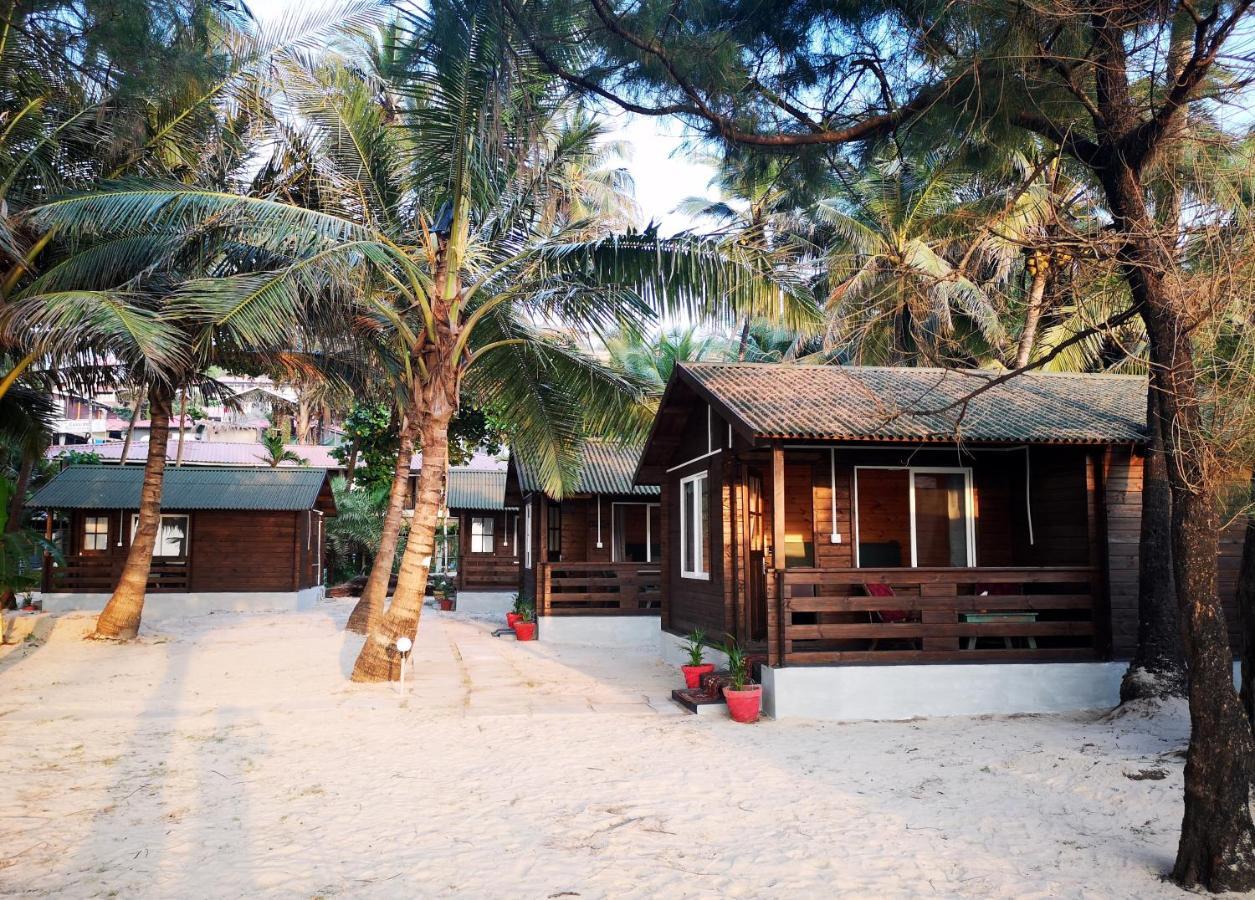 Silent Beach Resort Mandrem Luaran gambar