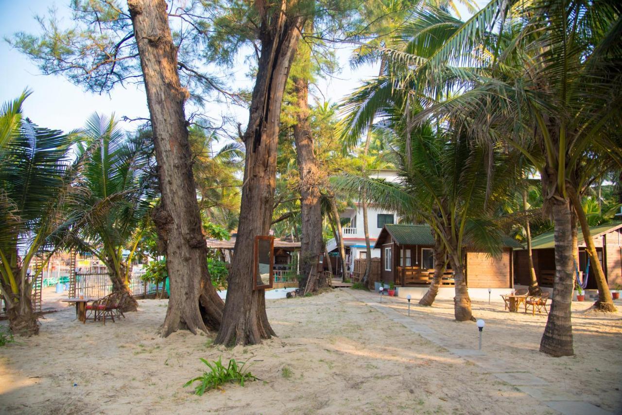 Silent Beach Resort Mandrem Luaran gambar