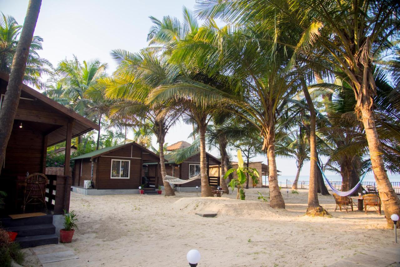 Silent Beach Resort Mandrem Luaran gambar